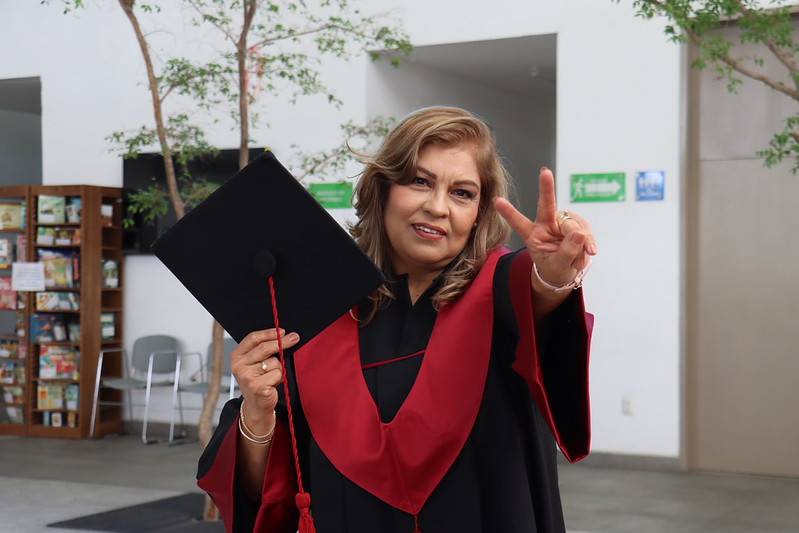 Egresan 72 estudiantes de preparatoria abierta en Zapopan